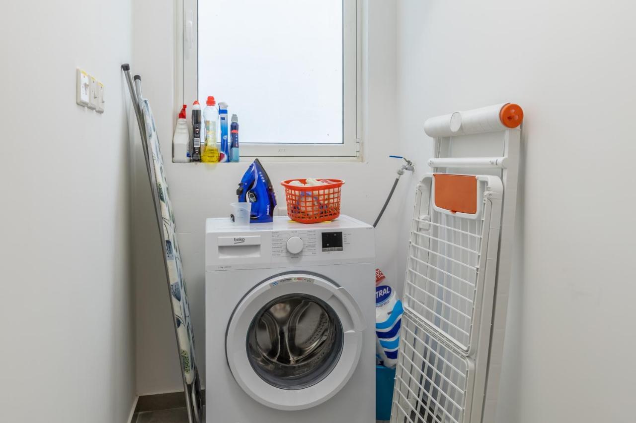 3 Bedroom Apartment - Walking Distance From Airport Gudja Екстериор снимка
